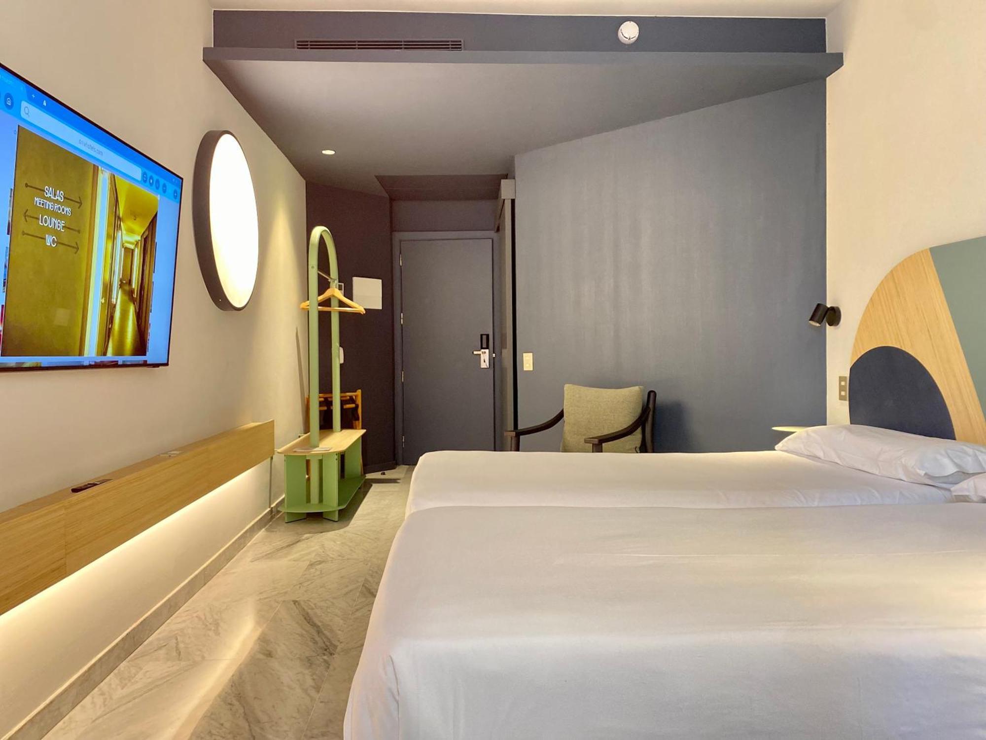 Onix Fira Hotel Barcelona Exterior photo
